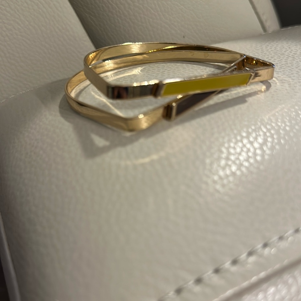 2 Bangles With Color On Top X2.